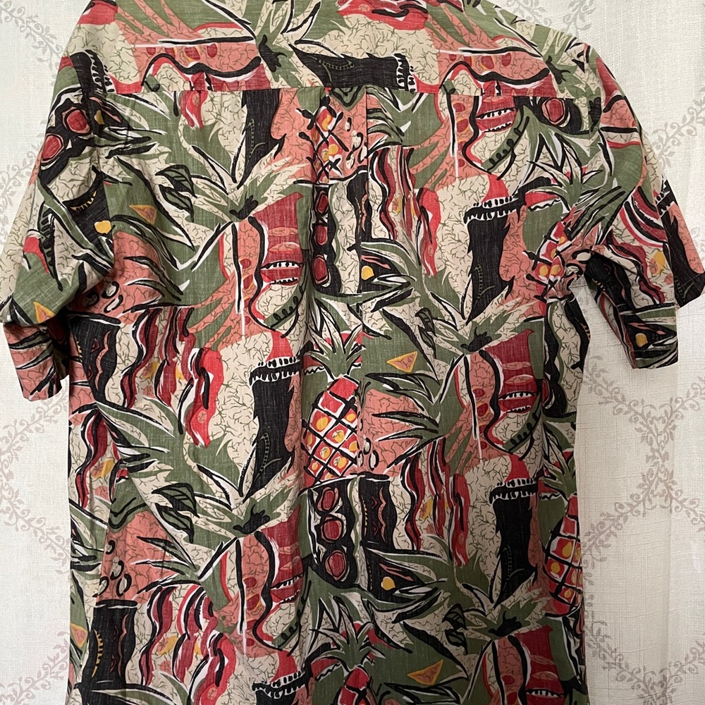 Pineapple Jungle Print Men's M. Button down Aloha Shirt